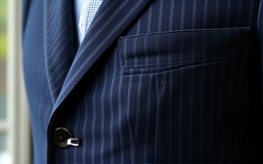 Corte de traje a medida estilo art deco